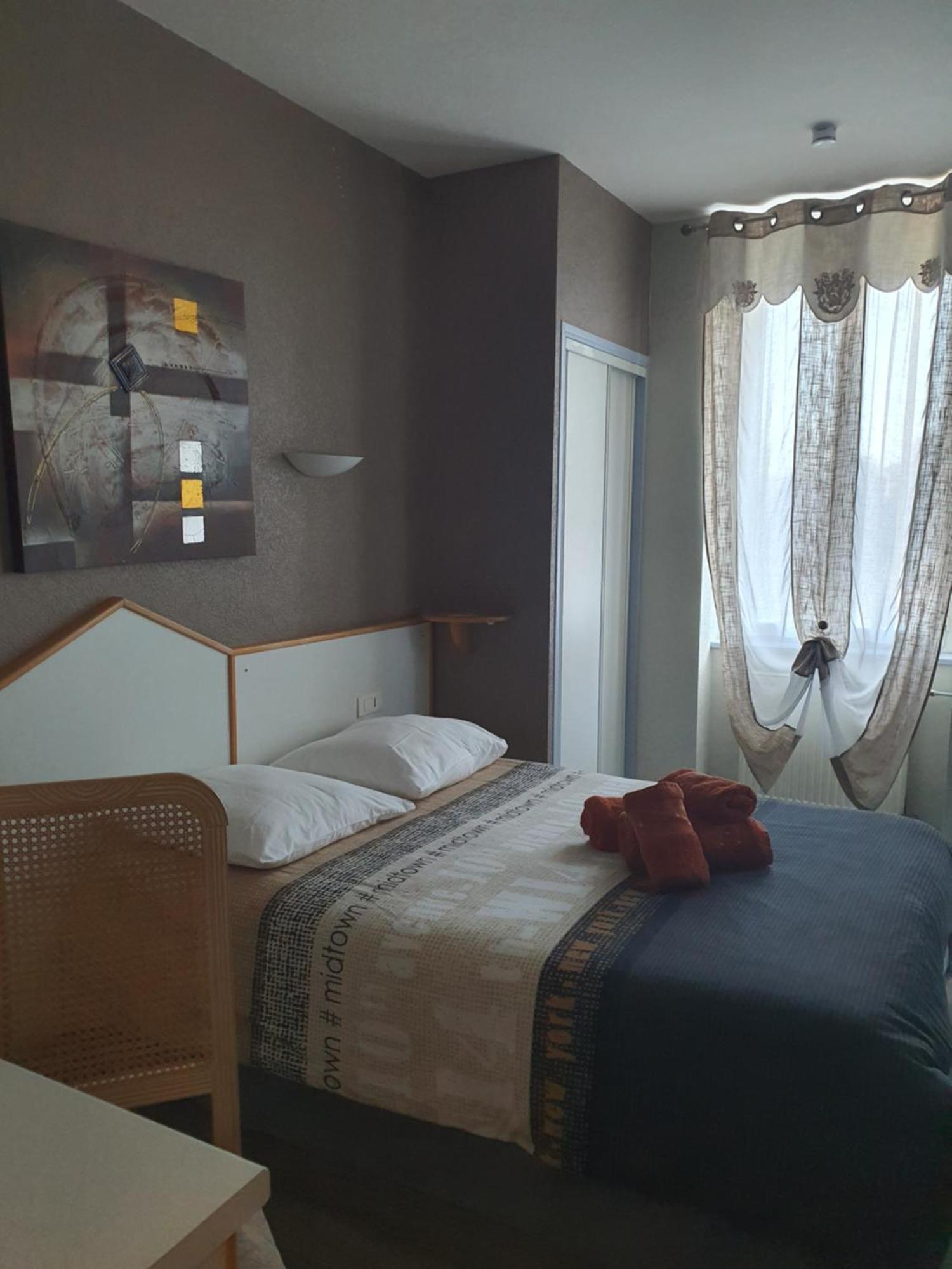 Hotel Du Centre Gueugnon Dış mekan fotoğraf